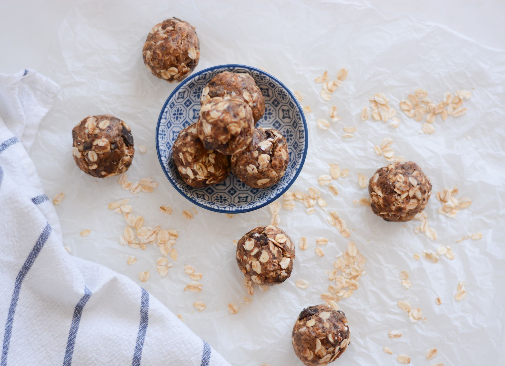 No-bake oat energy bites