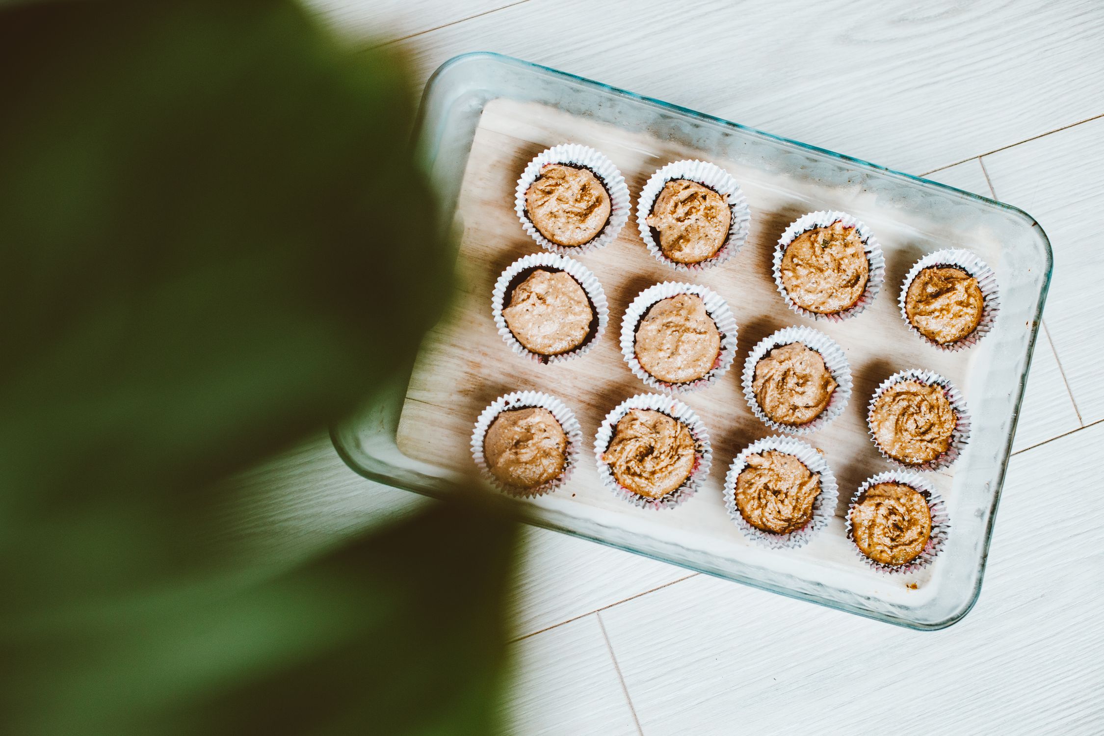 Apple-cinnamon baked oatmeal cups